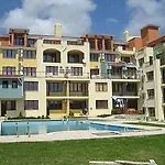 Sea Park Homes Neshkov Aparthotel 3*