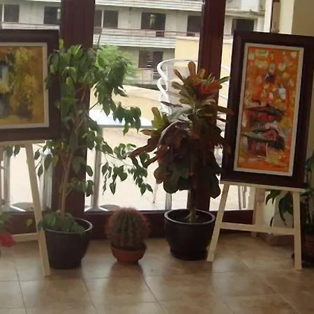 Sea Park Homes Neshkov Aparthotel 3*