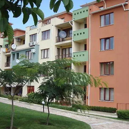Sea Park Homes Neshkov 3* فارنا