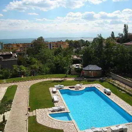 Sea Park Homes Neshkov Apartmanhotel 3*