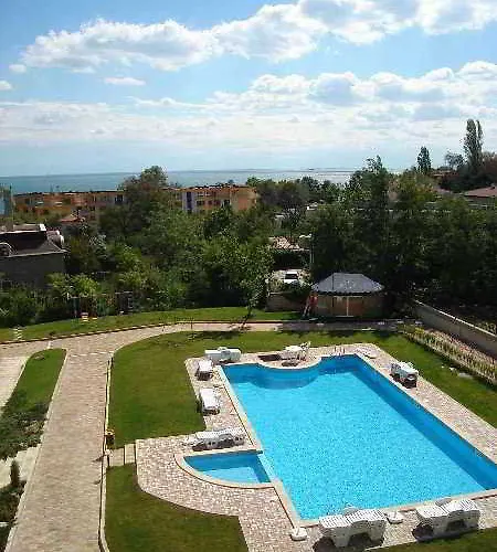 Sea Park Homes Neshkov Aparthotel 3*